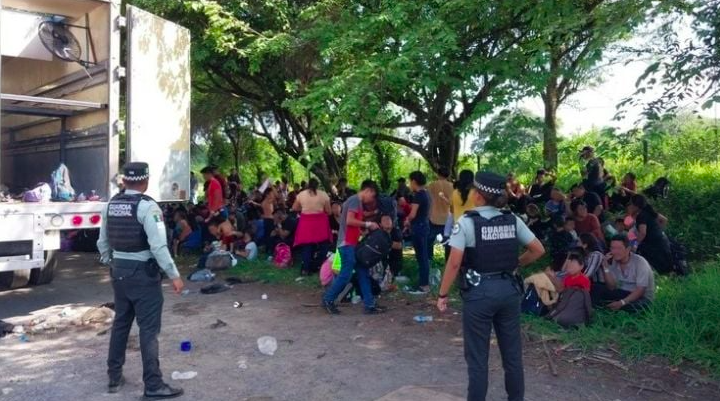 RESCATA INM A 69 MIGRANTES QUE FUERON ABANDONADOS EN PASO DEL TORO, VERACRUZ