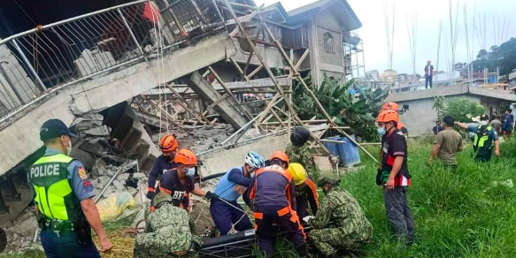 NO DEJA DE TEMBLAR EN FILIPINAS, SISMO DE 6.9 GOLPEA EL SUR DEL PAÍS; HAY DOS MUERTOS Y VARIOS HERIDOS