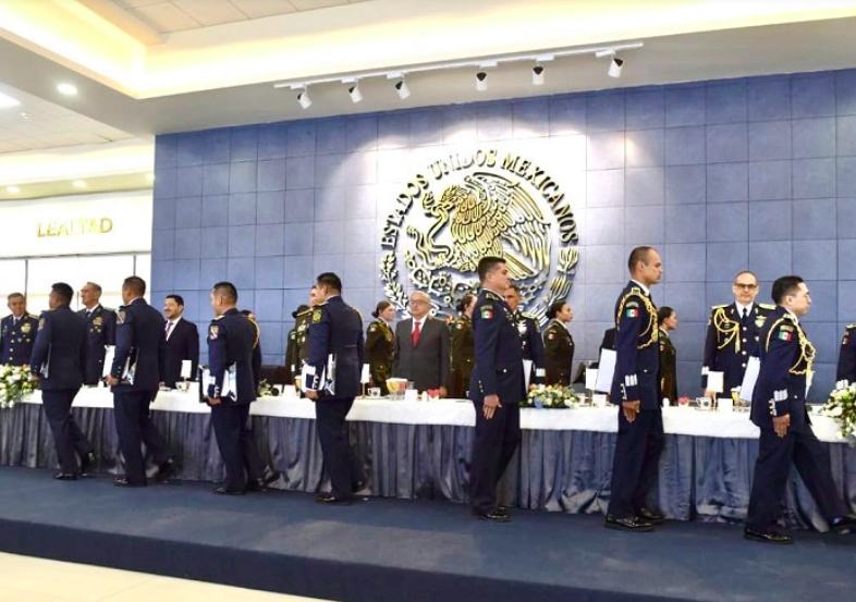 Reconoce AMLO a la Fuerza Aérea Mexicana por acciones en beneficio del pueblo a 109 años de fundación