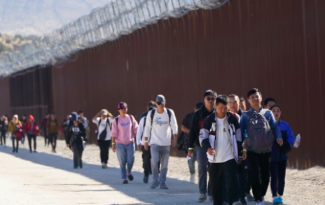 ANUNCIA ESTADOS UNIDOS PROGRAMA PARA REGULARIZAR A 400 MIL MIGRANTES MEXICANOS