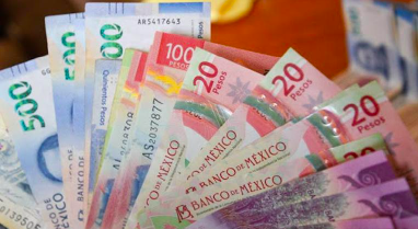 CARRERA PESO-DÒLAR CIERRA EN 18 PESOS POR CADA BILLETE VERDE