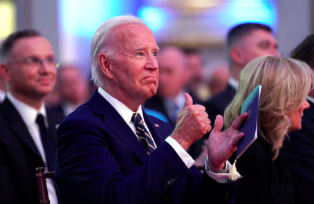 JOE BIDEN SUMA APOYOS ENTRE CONGRESISTAS DEMÓCRATAS PERO LA REBELIÓN PERSISTE