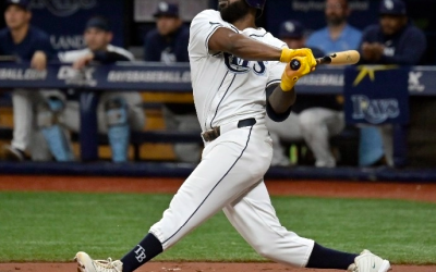 EL MEXICANO RANDY AROZARENA PEGA JONRÓN EN VICTORIA DE RAYS ANTE YANQUIS