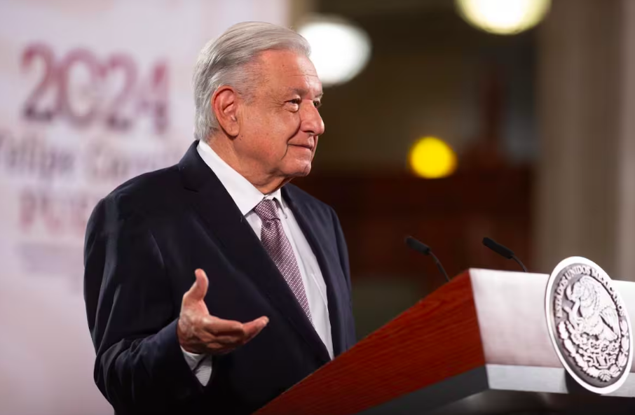 PIDE AMLO A TRUMP Y BIDEN COMPROMETERSE A REGULAR VENTA DE ARMAS