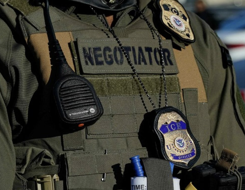 `ICE` LANZA CAMPAÑA PARA RECLUTAR MILES DE AGENTES PARA DEPORTAR A MIGRANTES