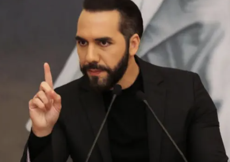 LA DICTADURA LLEGA A EL SALVADOR; CONGRESO APRUEBA LA REELECCIÓN PRESIDENCIAL INDEFINIDA