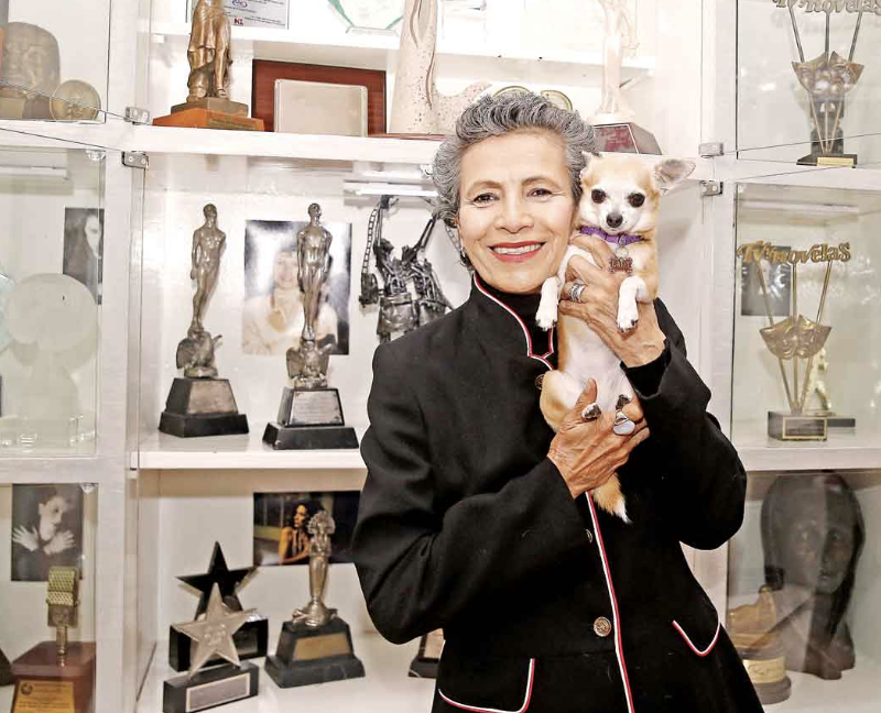 PATRICIA REYES SPÍNDOLA, 53 AÑOS DE TRAYECTORIA Y UN ARIEL DE ORO QUE CELEBRA SU PRESENTE