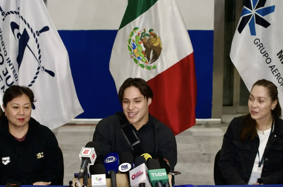 REGRESA A MÉXICO EL MULTIMEDALLISTA MUNDIAL DE CLAVADOS OSMAR OLVERA: «SÍ SE PUDO»