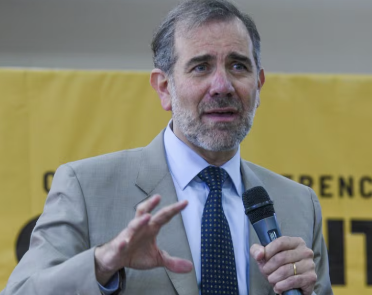 SCJN AMPARA A LORENZO CÓRDOVA CONTRA MENCIÓN EN LIBROS DE TEXTO; ORDENA A SEP REEDITARLOS