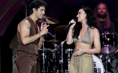 LOS CANTANTES JOE JONAS Y DEMI LOVATO REVIVEN ‘CAMP ROCK’ EN EMOTIVO REENCUENTRO