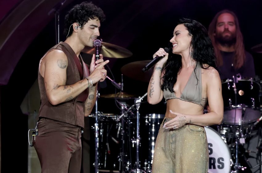 LOS CANTANTES JOE JONAS Y DEMI LOVATO REVIVEN ‘CAMP ROCK’ EN EMOTIVO REENCUENTRO