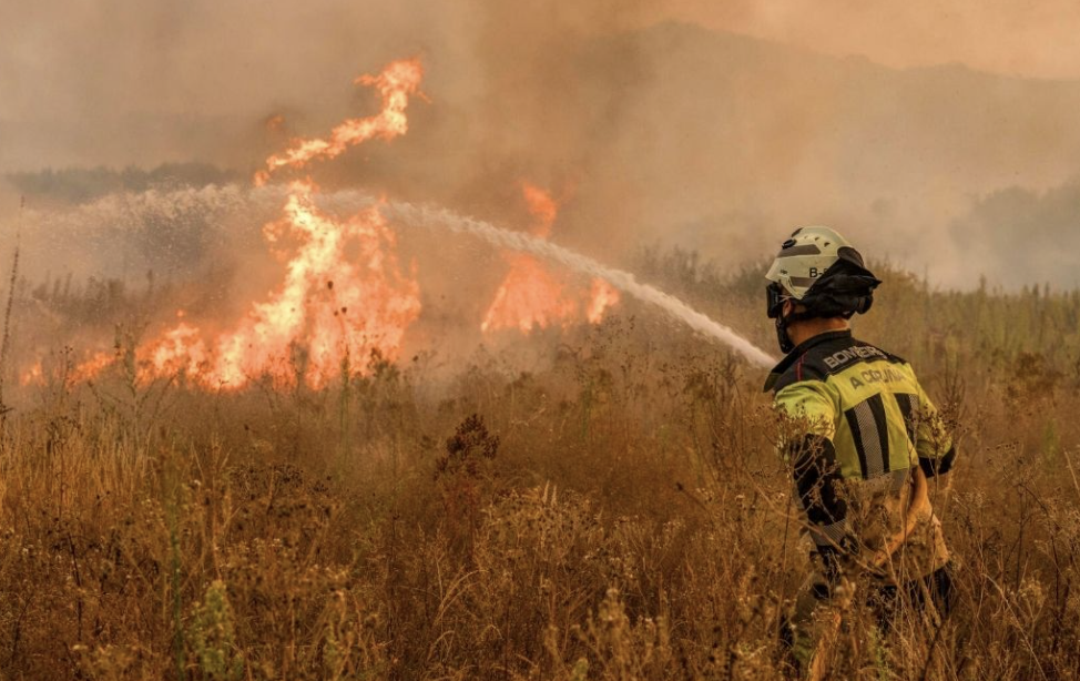 ANTE INCENDIOS FUERA DE CONTROL, ESPAÑA PIDE AYUDA A COMUNIDAD EUROPEA