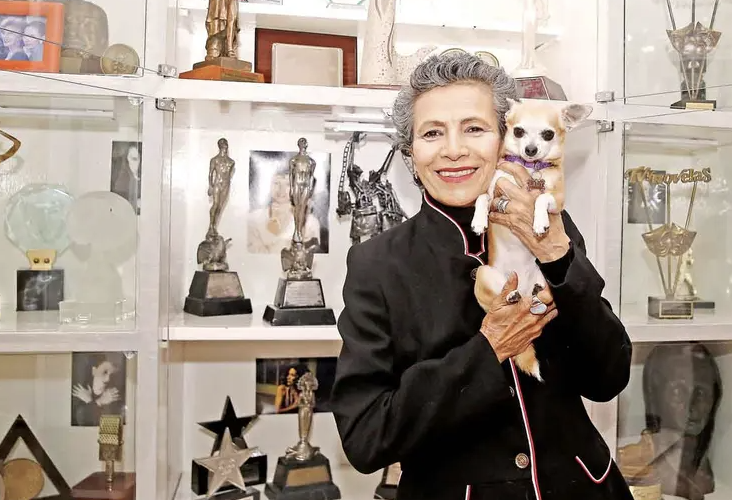 PATRICIA REYES SPÍNDOLA CELEBRA EL ARIEL DE ORO; UN RECONOCIMIENTO A SU TRAYECTORIA