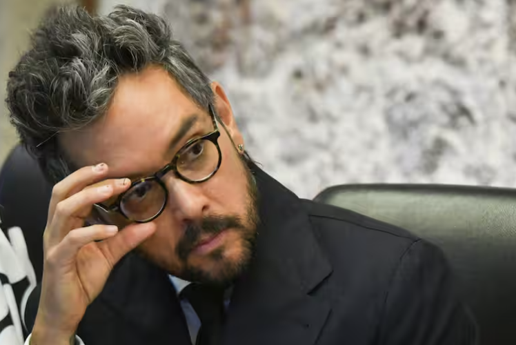 RATIFICA LA PERMANENTE NOMBRAMIENTO DE GENARO LOZANO COMO EMBAJADOR EN ITALIA