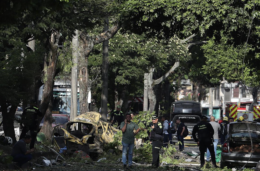 ATAQUE TERRORISTA EN COLOMBIA DEJA AL MENOS 13 MUERTOS Y DECENAS DE HERIDOS