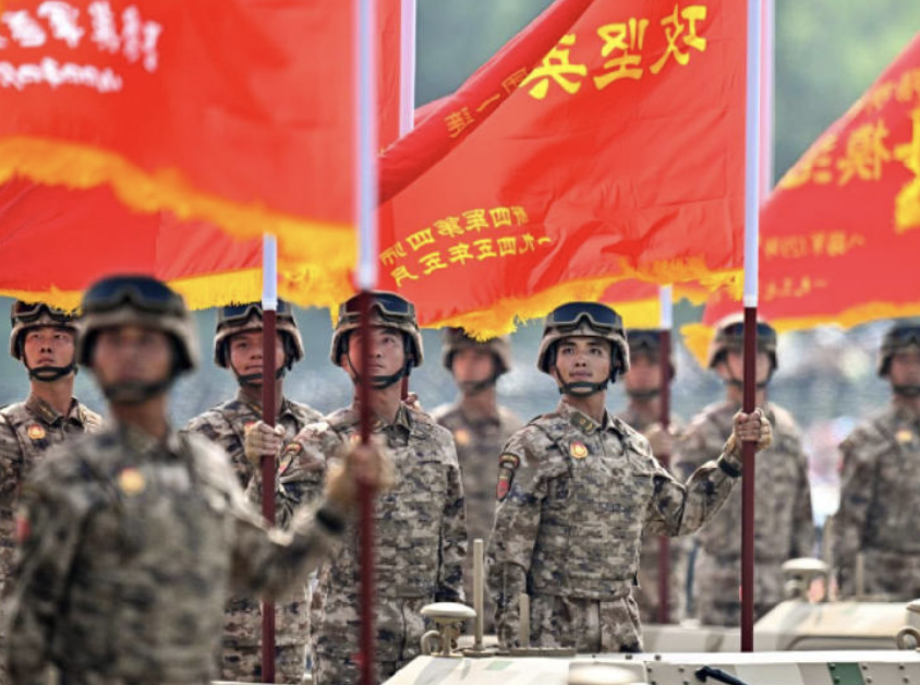 CHINA EXHIBE SU PODERÍO MILITAR EN PRESENCIA DE RUSIA Y COREA DEL NORTE