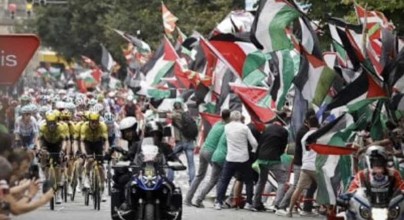 CENTENARES PROTESTAN EN LA VUELTA CICLISTA DE ESPAÑA POR GENOCIDIO DE ISRAEL