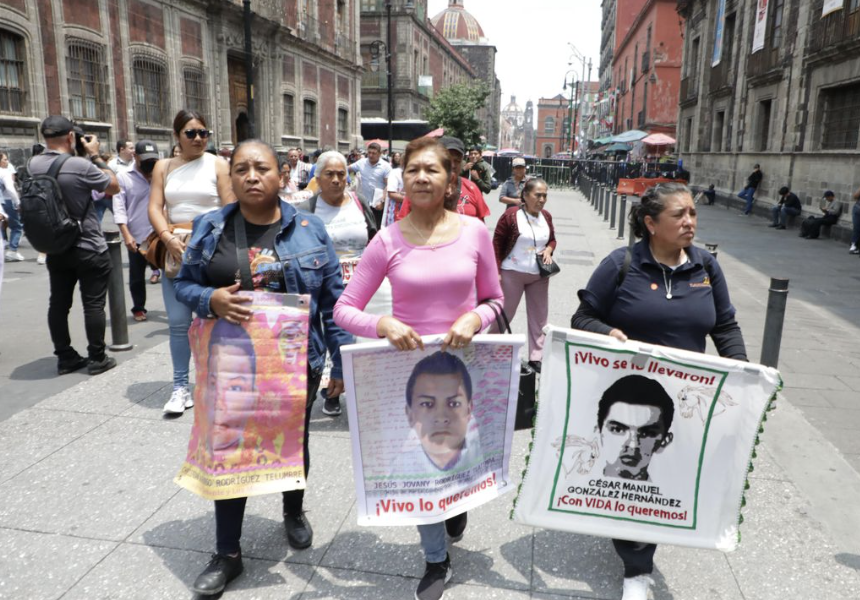 SIN AVANCES EN INDAGATORIAS: PADRES DE LOS 43 TRAS REUNIÓN CON SHEINBAUM EN PALACIO NACIONAL