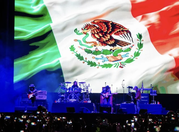 CAIFANES HIZO VIBRAR A SUS FANS DE LA VENUSTIANO CARRANZA EN FIESTAS PATRIAS 2025