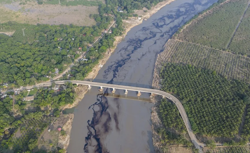 INTENSIFICAN SEDENA Y PEMEX ESFUERZOS DE LIMPIEZA DEL RÍO PANTEPEC EN VERACRUZ