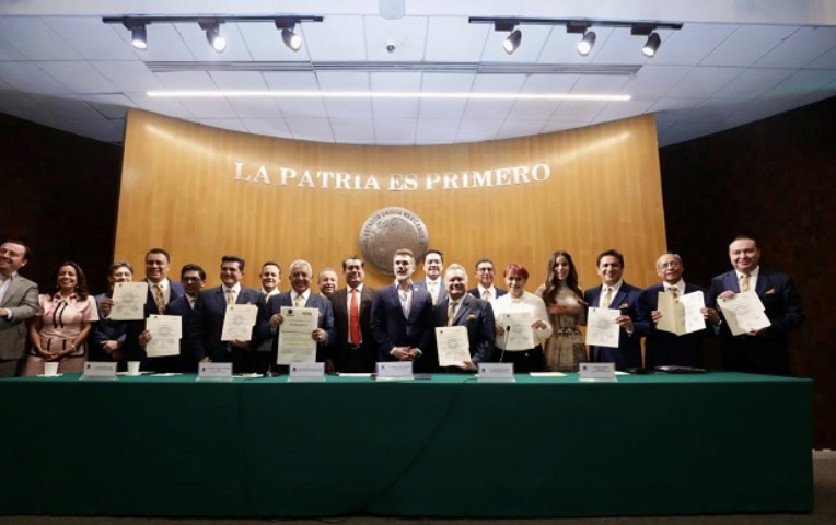 DIPUTADOS DE MORENA RINDEN HOMENAJE A LA SONORA SANTANERA POR SU 70 ANIVERSARIO