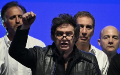 ULTRADERECHA ARGENTINA GANA EN ELECCIONES LEGISLATIVAS; MILEI CELEBRA CANTANDO ROCK