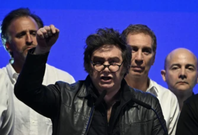 ULTRADERECHA ARGENTINA GANA EN ELECCIONES LEGISLATIVAS; MILEI CELEBRA CANTANDO ROCK