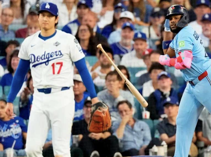 AZULEJOS DE TORONTO TRIUNFAN ANTE DODGERS Y EMPAREJAN EL CLÁSICO DE OTOÑO
