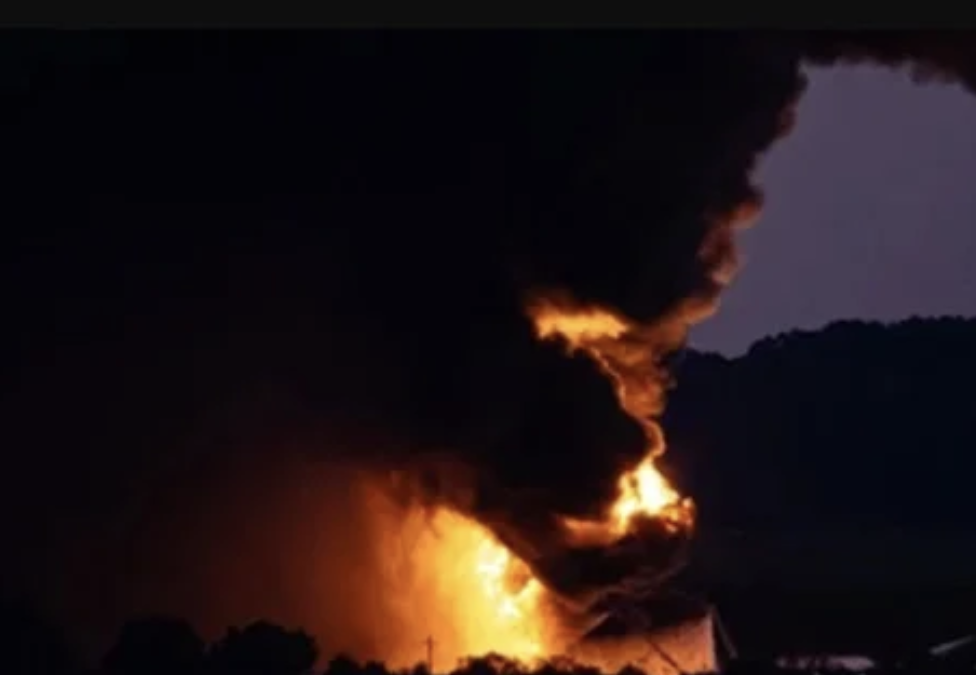 Choque y explosión de un avión de UPS en aeropuerto de Kentucky; siete muertos y 11 heridos