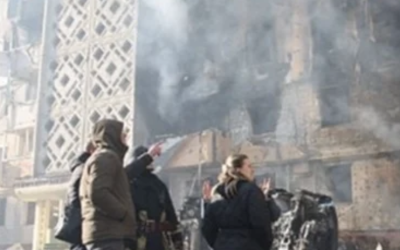 Bombardeo ruso mata a 25 en ciudad ucraniana mientras Zelenskyy se reúne con Erdogan en Turquía