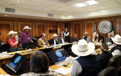 SE REÚNE KENIA LÓPEZ RABADÁN CON PRODUCTORES PARA ANALIZAR LA NUEVA LEY DE AGUAS