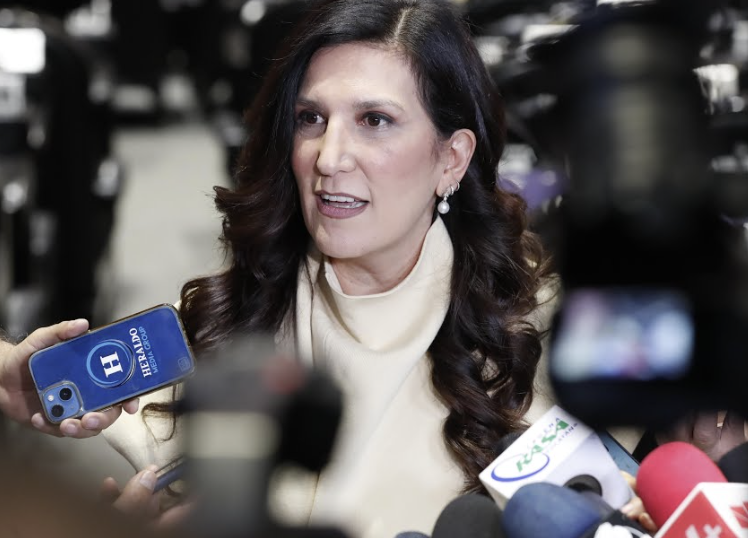 RECIBE KANIA LÒPEZ RABADÀN PRIMERA INICIATIVA CIUDADANA EN MATERIA ELECTORAL