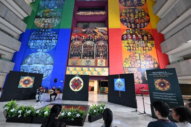 DIPUTADOS REALIZAN LA INSTALACIÓN ARTÍSTICA «GUY PIERRE TUR: ARTE, PAZ Y CONTEMPLACIÓN»