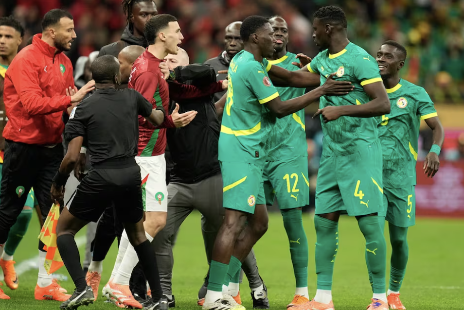 SENEGAL Y MARRUECOS RECIBEN FUERTES MULTAS TRAS CAÓTICA FINAL DE LA COPA AFRICANA