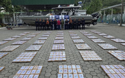 GUARDACOSTAS DE COLOMBIA INCAUTAN 1.1 TONELADAS DE COCAÍNA EN NARCOSUBMARINO