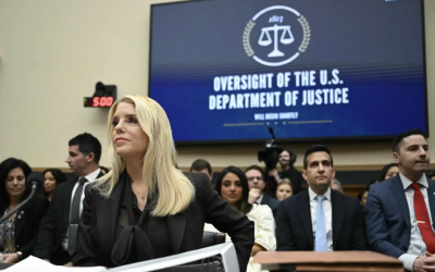 PAM BONDI REALIZA AGRESIVA DEFENSA DE TRUMP DURANTE COMPARECENCIA POR CASO EPSTEIN