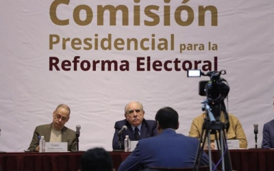 INTEGRANTES DE LA COMISIÓN PARA LA REFORMA ELECTORAL Y LEGISLADORES REVISAN INICIATIVA CON SHEINBAUM