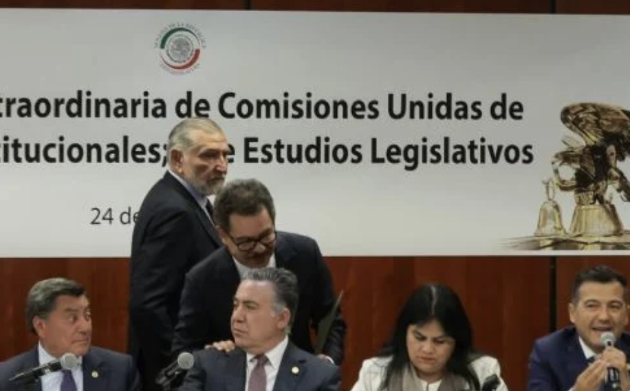 LOS VOTOS DE MORENA Y PVEM FUERON SUFICIENTES PARA QUE EL “PLAN B” AVANCE EN COMISIONES DEL SENADO