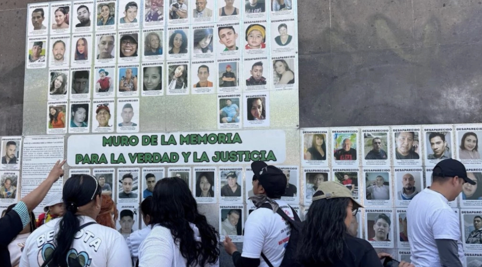 INSTALAN EN LA CDMX EL NUEVO “MURO DE LA MEMORIA” DE PERSONAS DESAPARECIDAS