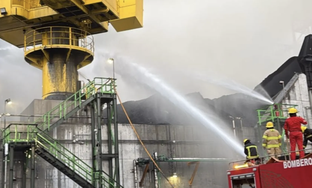 FUERZAS ARMADAS CONTROLAN INCENDIO EN REFINERÍA DOS BOCAS, TABASCO; NO HUBO HERIDOS