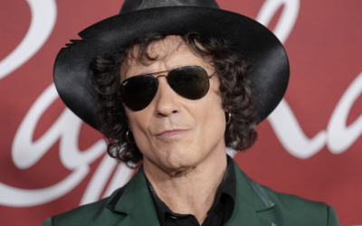 ENRIQUE BUNBURY SE DEJA LLEVAR POR EL BOLERO, LA MÚSICA RANCHERA Y LA ZAMBA ARGENTINA