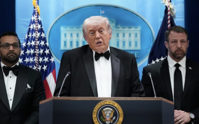 TRUMP CALIFICA DE “MUY MALVADO” TIROTEO EN CENA CON CORRESPONSALES DE PRENSA