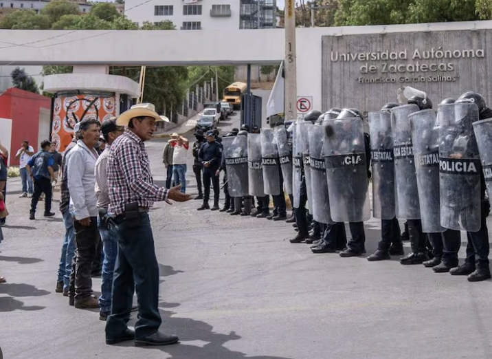 POLICÍA REPRIME PROTESTA PACÌFICA DE PRODUCTORES DE FRIJOL DE ZACATECAS; HAY 8 DETENIDOS