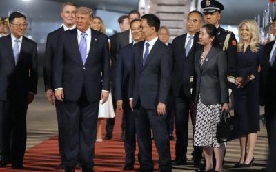 DONALD TRUMP LLEGA A CHINA CON ELON MUSK; PIDE A XI JINPING «ABRIR» EL MERCADO A LA IA