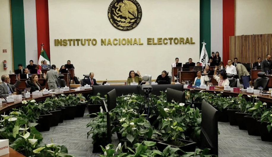 INE AVALA COMISIÓN SOBRE INTEGRIDAD DE CANDIDATURAS, PERO NO DECIDIRÁ A QUIEN SE DEBA BAJAR