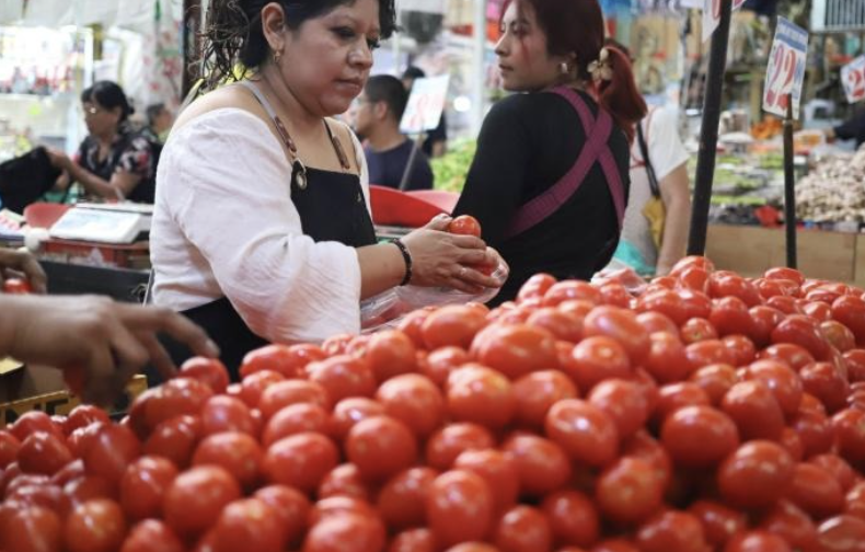 GOBIERNO FIRMARÁ ACUERDO CON PRODUCTORES; REDUCIRÀN EL PRECIO DEL JITOMATE Y OTROS PRODUCTOS