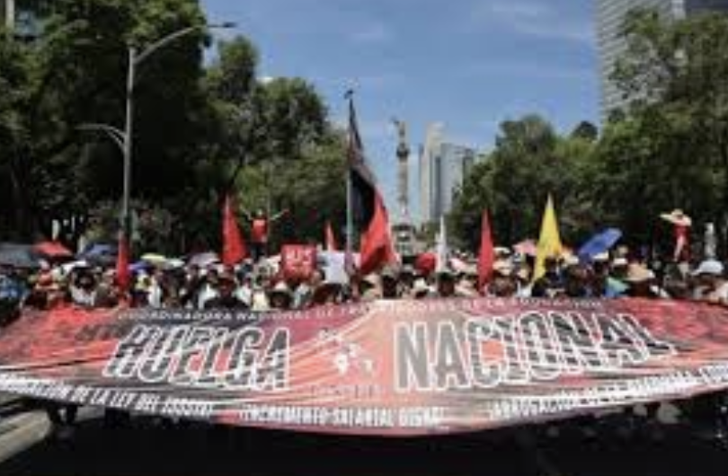 CNTE RECHAZA EXHORTO DEL GOBIERNO PARA LEVANTAR PLANTÓN Y AMENAZA CON BOICOTEAR EL MUNDIAL