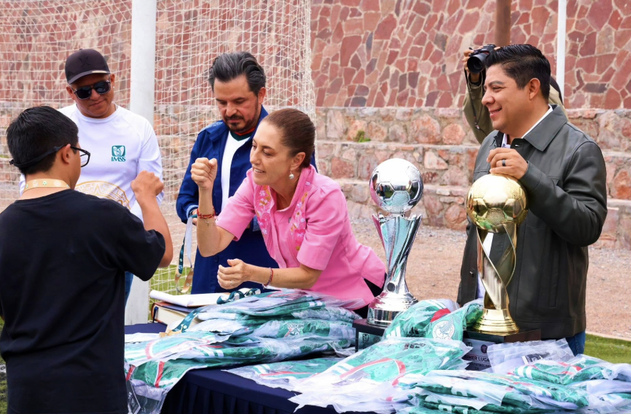 SHEINBAUM REALIZA VISITA SORPRESA A SLP PARA ENTREGAR BOLETOS DEL MUNDIAL 2026