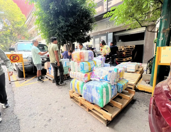 SOLIDARIDAD MEXICANA SE HACE PRESENTE EN CENTRO DE ACOPIO DE LA EMBAJADA DE VENEZUELA