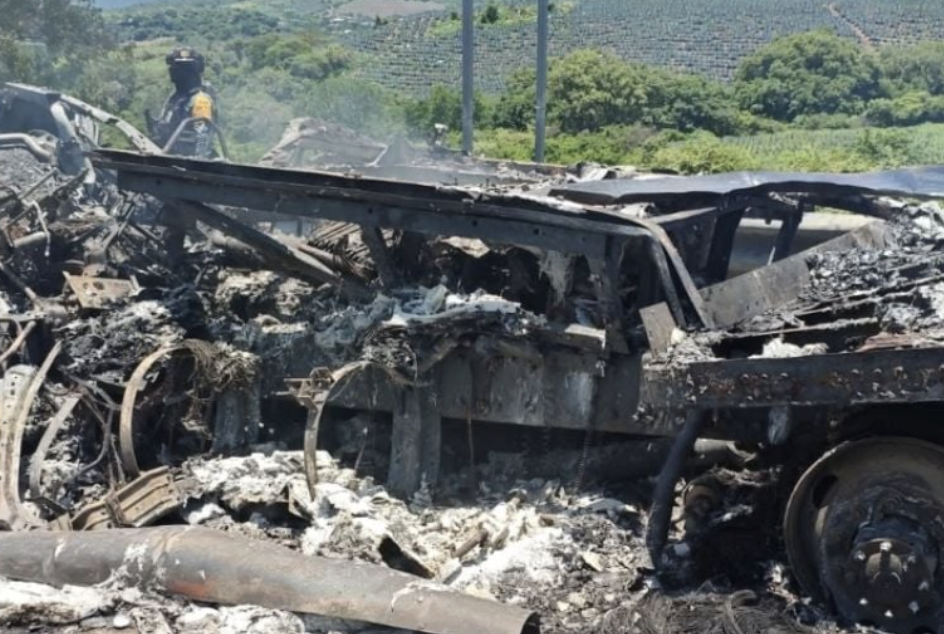AL MENOS 16 MUERTOS Y VARIOS DESAPARECIDOS DEJA CHOQUE EN LA AUTOPISTA GUADALAJARA–TEPIC
